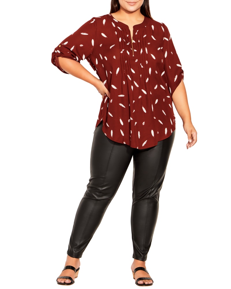 Front of a model wearing a size 14 Sloane Eastbrook Print Top in Rust / White by avenue. | dia_product_style_image_id:233541